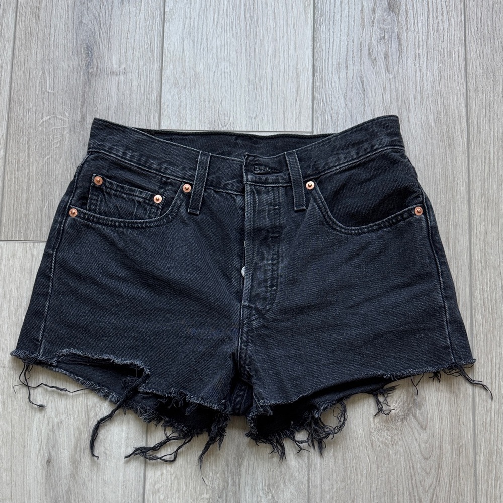 501 Levi’s Original Fit High Rise Black Shorts